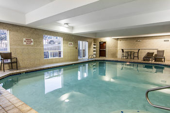 Hotel Comfort Suites Airport