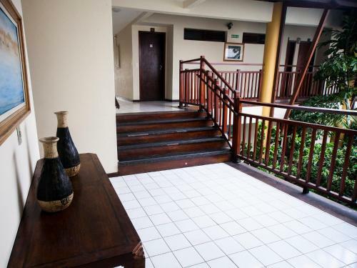 Hotel Marina Travel