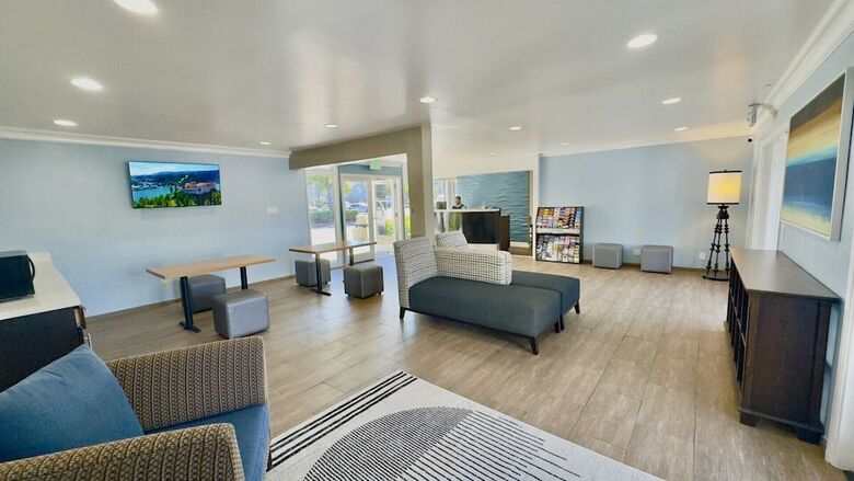 Hotel Marina Village Inn