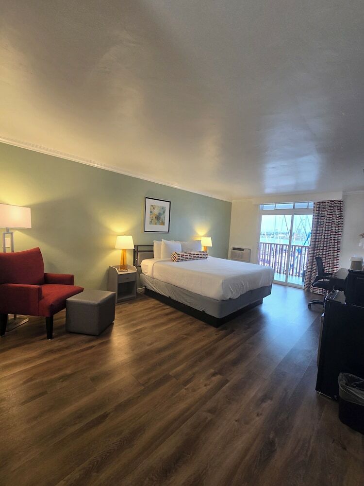 Hotel Marina Village Inn