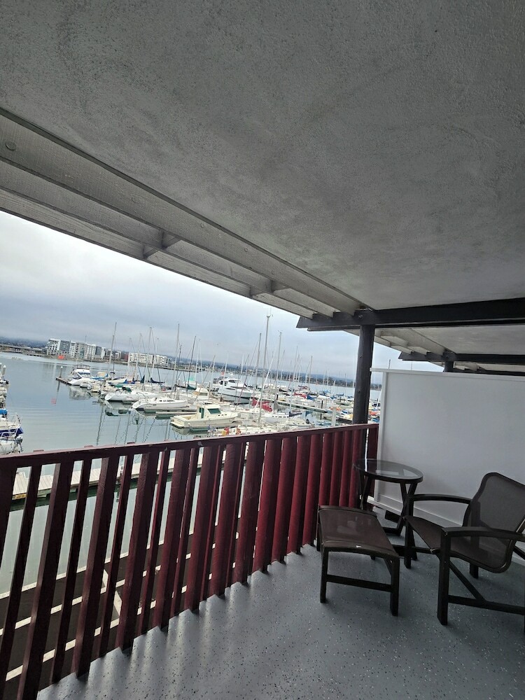 Hotel Marina Village Inn