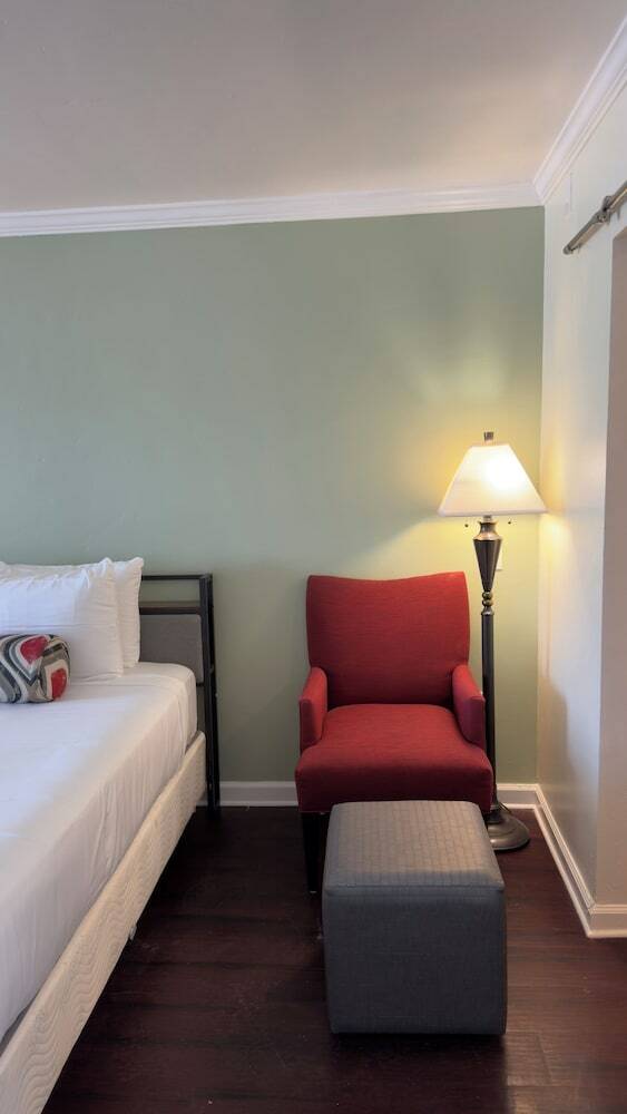 Hotel Marina Village Inn