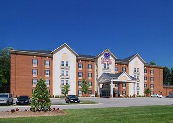 Hotel Comfort Suites Airport