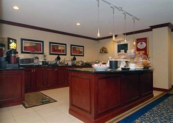 Hotel Comfort Suites Airport