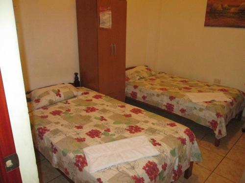 Hostal Residencia Casa Linda