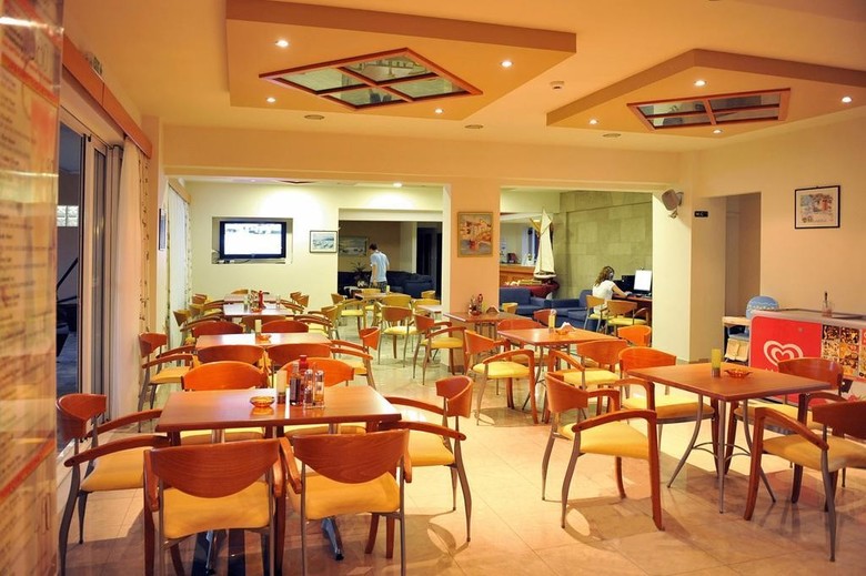 Hotel Emerald Studio And Apartments
