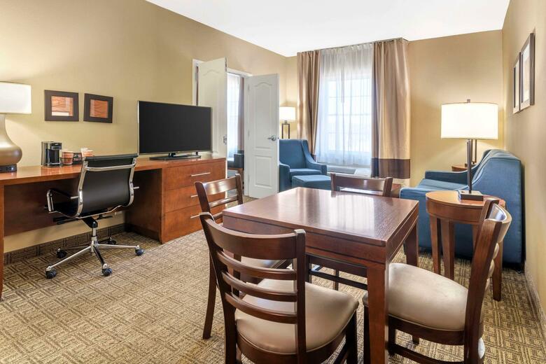 Hotel Comfort Inn & Suites