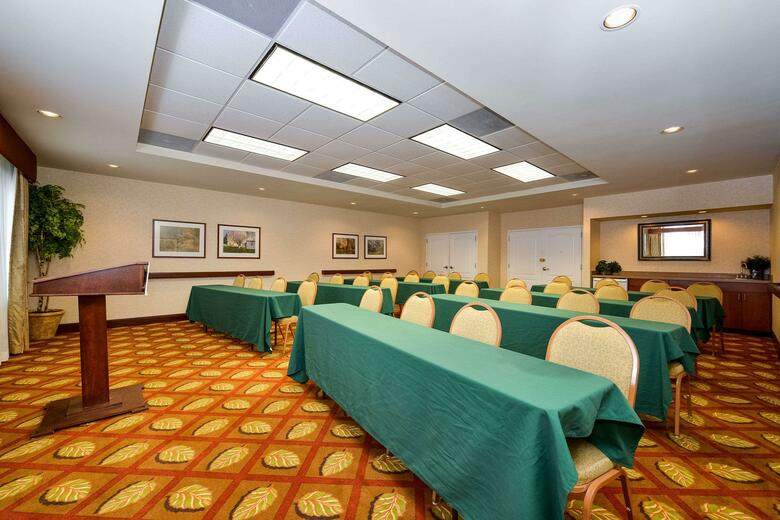 Hotel Comfort Inn & Suites