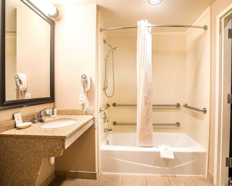 Hotel Comfort Inn & Suites