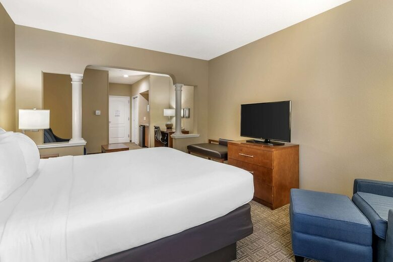 Hotel Comfort Inn & Suites
