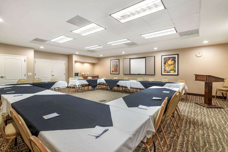 Hotel Comfort Inn & Suites
