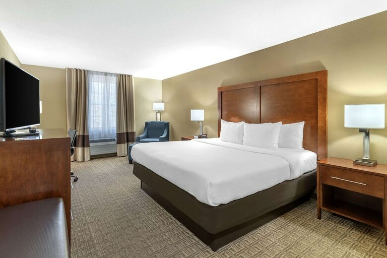 Hotel Comfort Inn & Suites