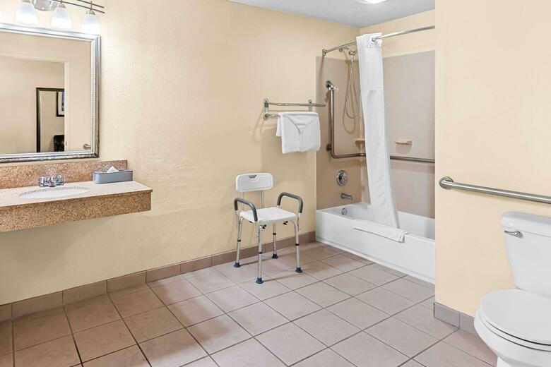 Hotel Quality Inn And Suites