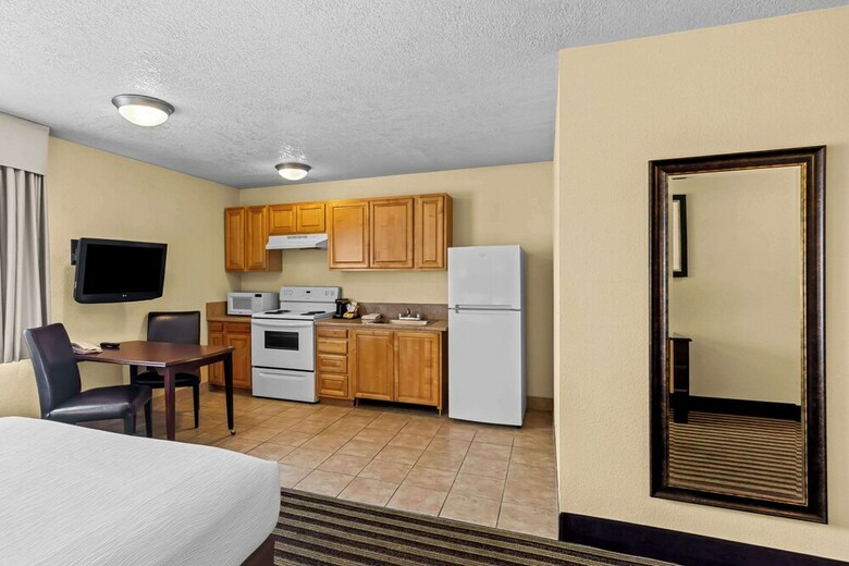 Hotel Quality Inn And Suites