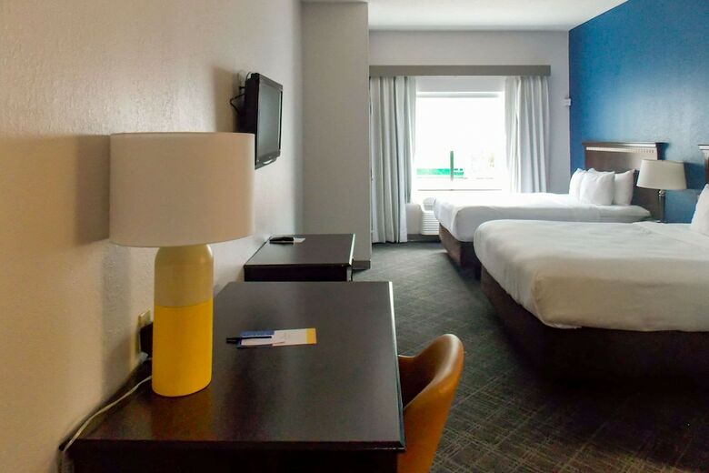 Hotel Comfort Suites