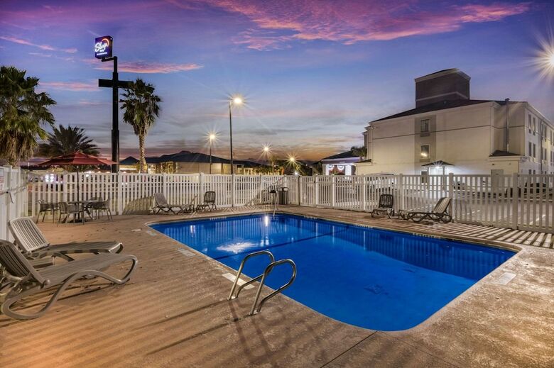 Hotel Sleep Inn & Suites