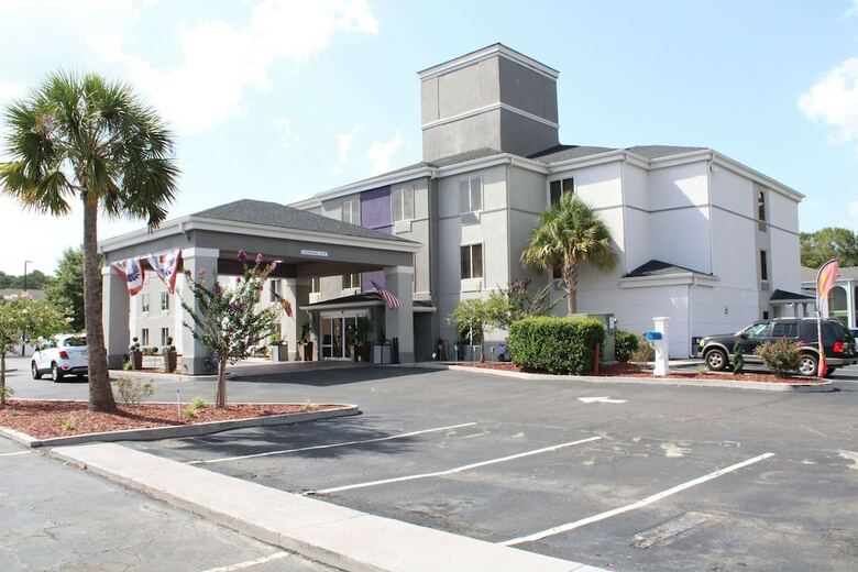Hotel Sleep Inn & Suites