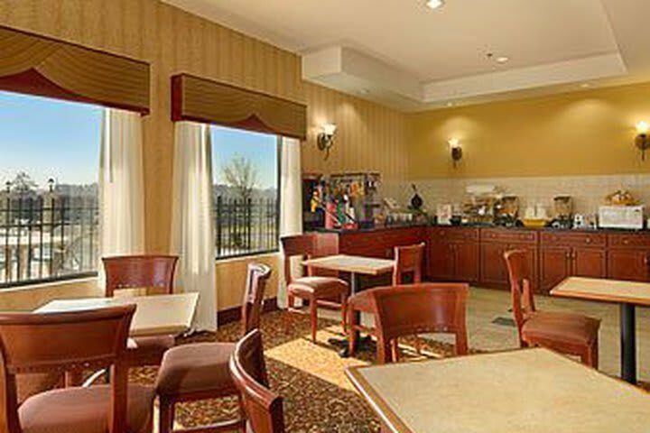 Hotel Baymont Inn & Suites/riverwatch