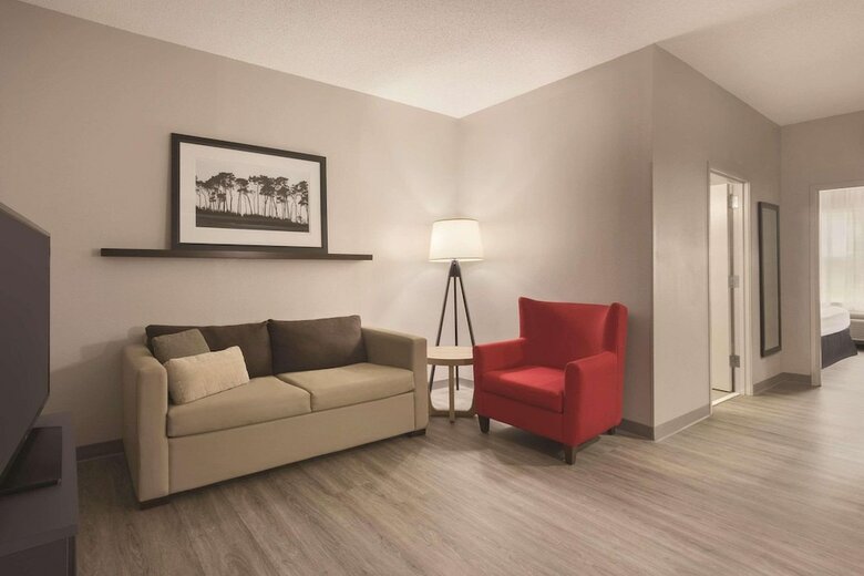Hotel Country Inn & Suites