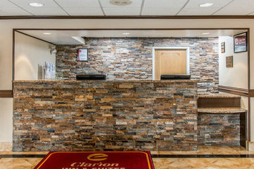 Hotel Clarion Inn & Suites Airport