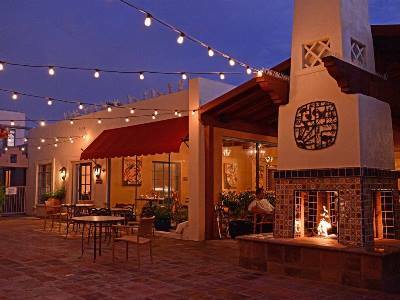Hotel Lodge On The Desert