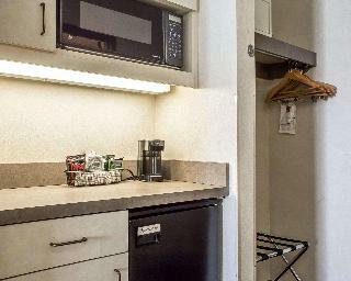Hotel Comfort Suites At Metro Center
