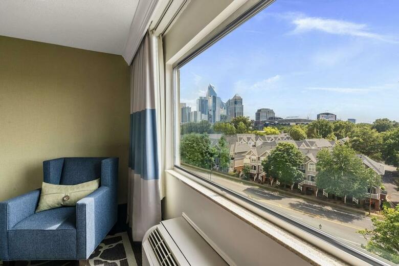 Doubletree Hotel Charlotte-gateway Village