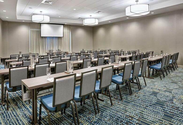Doubletree Hotel Charlotte-gateway Village