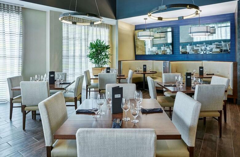 Doubletree Hotel Charlotte-gateway Village