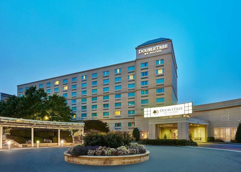Doubletree Hotel Charlotte-gateway Village