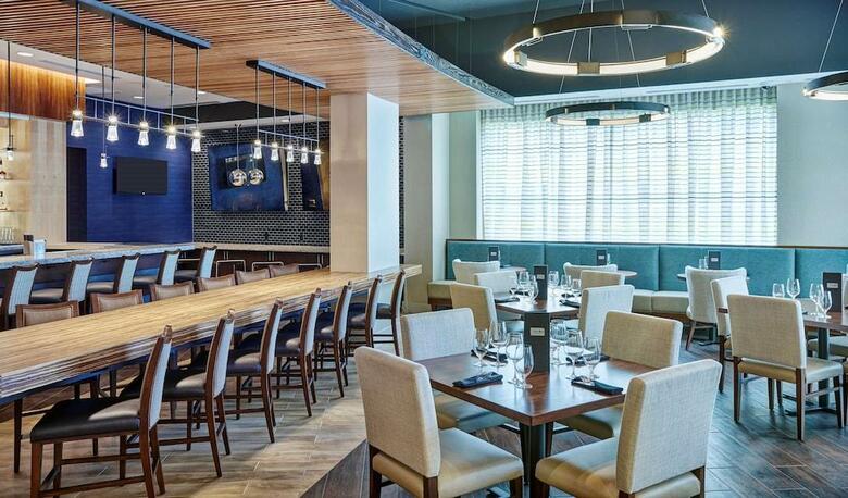 Doubletree Hotel Charlotte-gateway Village