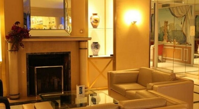 Hotel Royal Garden Champs-elysees