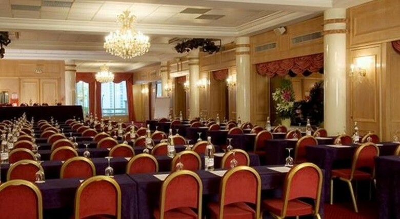 Hotel Royal Garden Champs-elysees