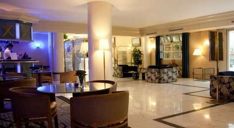 Hotel Royal Garden Champs-elysees