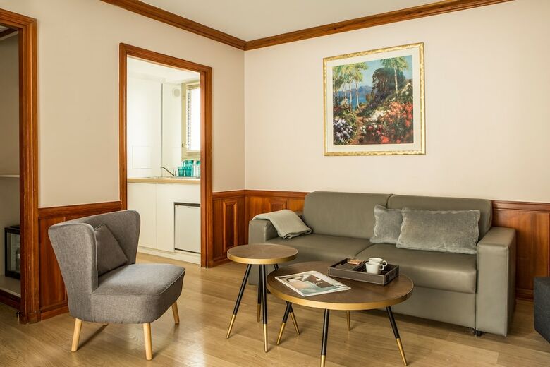 Hotel Royal Garden Champs-elysees