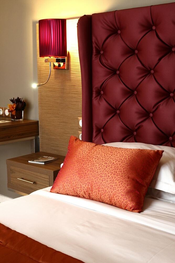 Hotel Royal Garden Champs-elysees