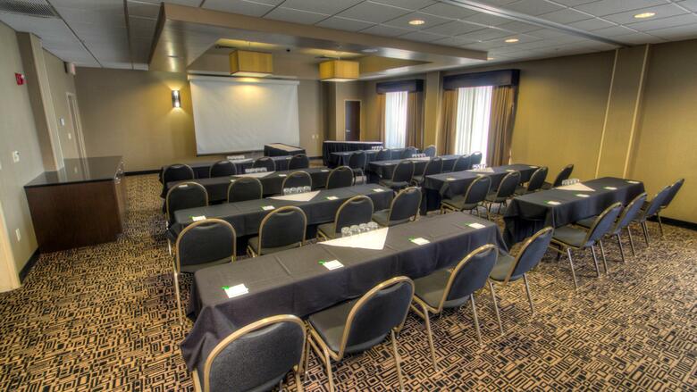 Hotel Cambria Suites
