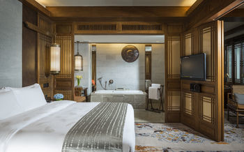 Hotel Crowne Plaza Lijang Ancient Town