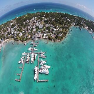 Hotel Valentines Resort & Marina