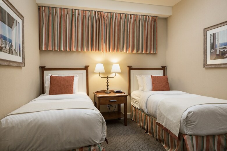 Hotel Summerland Waterfront Resort