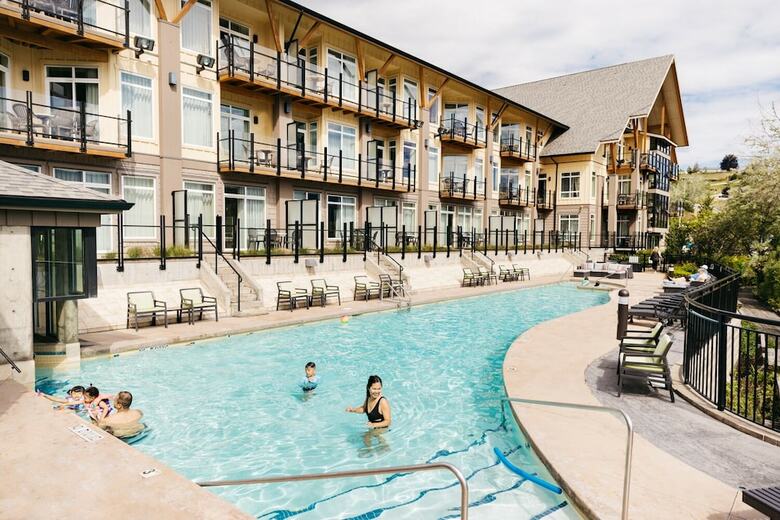 Hotel Summerland Waterfront Resort
