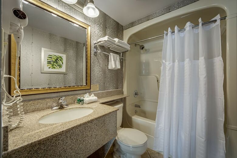 Hotel Monte Carlo Inn Vaughan Suites