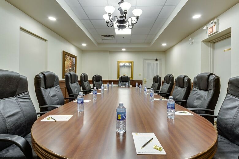 Hotel Monte Carlo Inn Vaughan Suites
