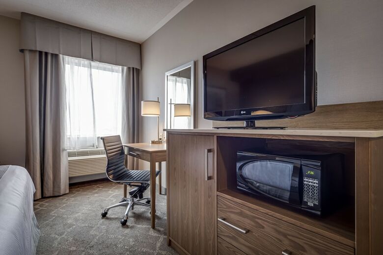 Hotel Monte Carlo Inn Vaughan Suites