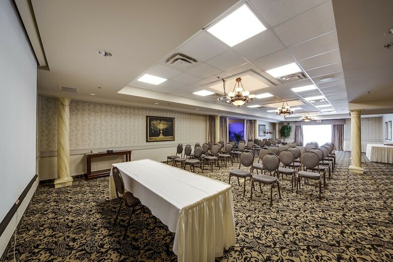 Hotel Monte Carlo Inn Vaughan Suites