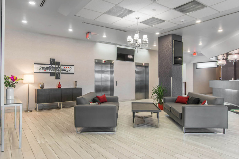Hotel Quality Suites Montreal Aeroport