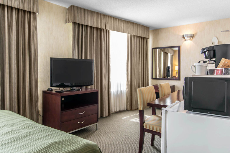 Hotel Quality Suites Montreal Aeroport