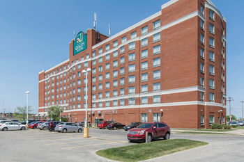 Hotel Quality Suites Montreal Aeroport