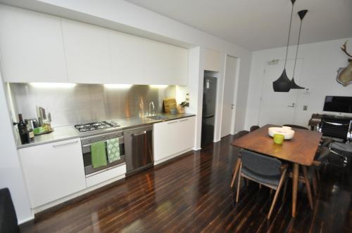 Darlinghurst Self-contained Modern One-bedroom Apartment (313 Bur)