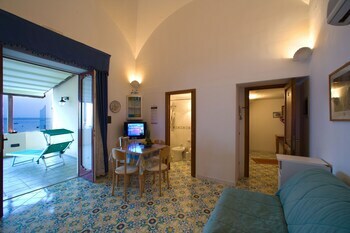 Residencia La Caravella On Positanos Beach
